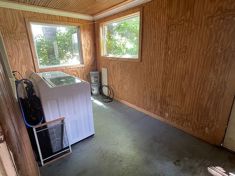 65 E Norwich Ave — Photo 46