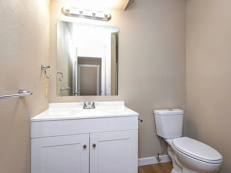 4444 S Robberson Ave — Photo 9