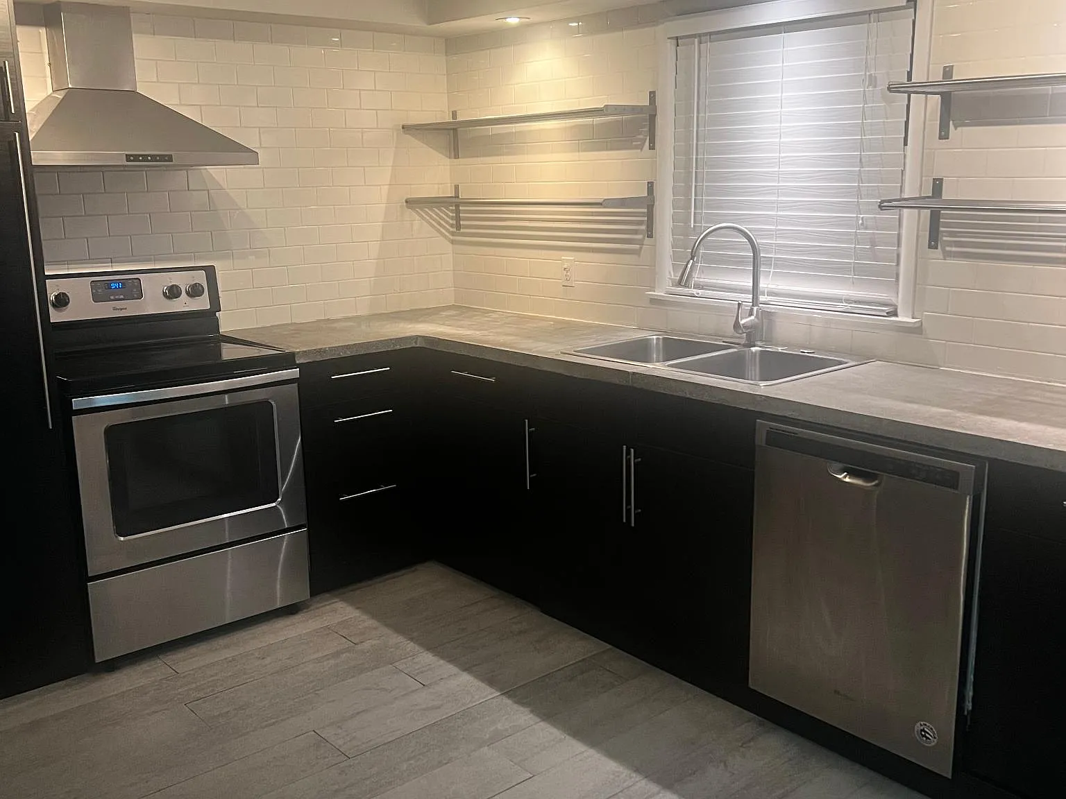 3 bed, 2.5 bath, 1800 sqft, $1,895 — Photo 2