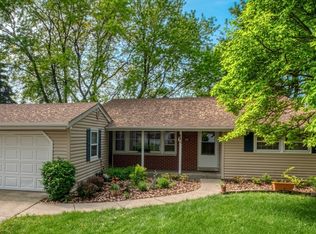 979 Beechwood Rd, Buffalo Grove, IL 60089