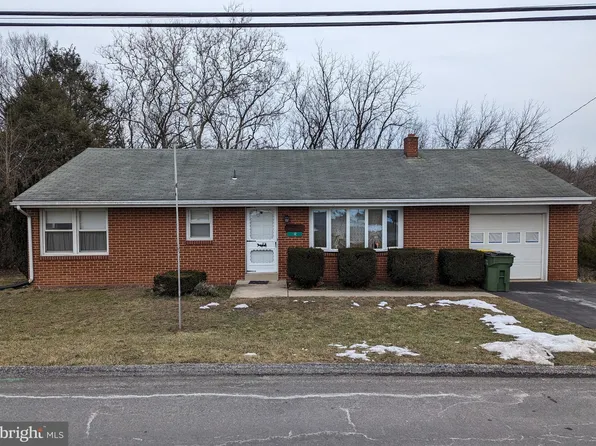 12 Oakshire Dr, Hummelstown, PA 17036