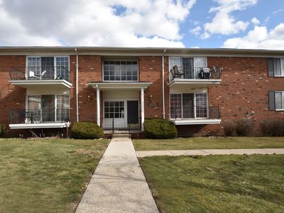 454 Fox Hills Dr N #A-2, Bloomfield Hills, MI, 48304