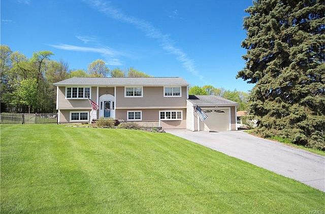 1st image of 36 Hawthorne Dr