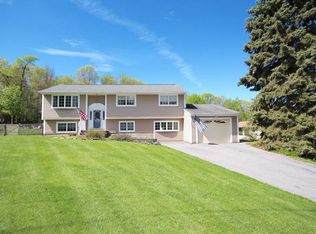 36 Hawthorne Dr, Monroe, NY 10950