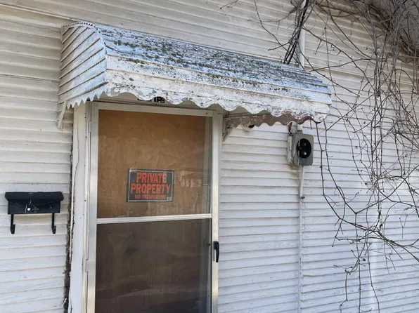 214 1/2 East St, Miami, OK 74354