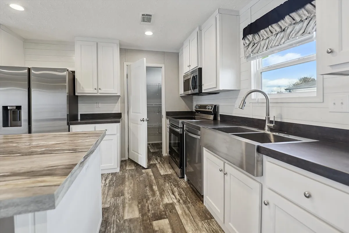 Building Photo - River Bluff Estates
