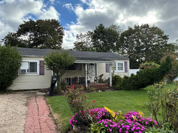 1515 Emkay Street, Bay Shore, NY 11706