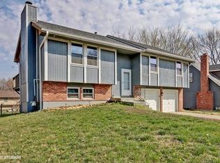 8502 Sarah Ln, Pleasant Valley, MO 64068