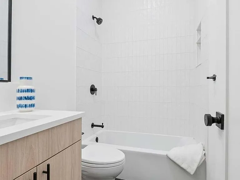 2049 N Kedzie Ave #1A — Photo 5