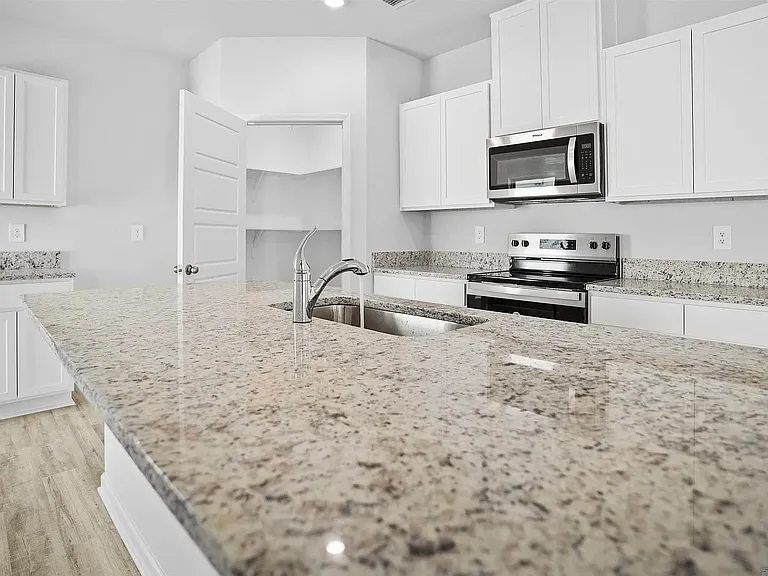 1122 Renova Dr — Photo 5
