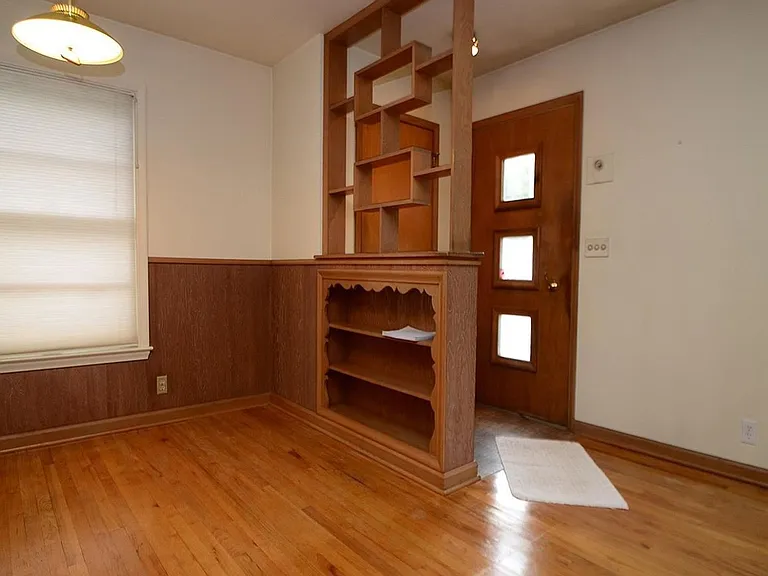 9202 Pacific St — Photo 3