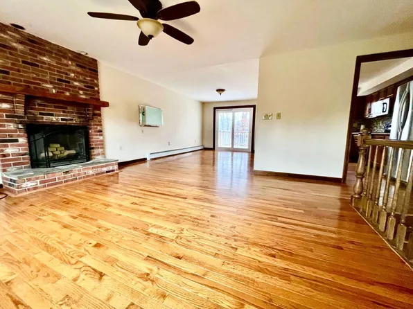 6 Hall Ln, Berlin, CT 06037