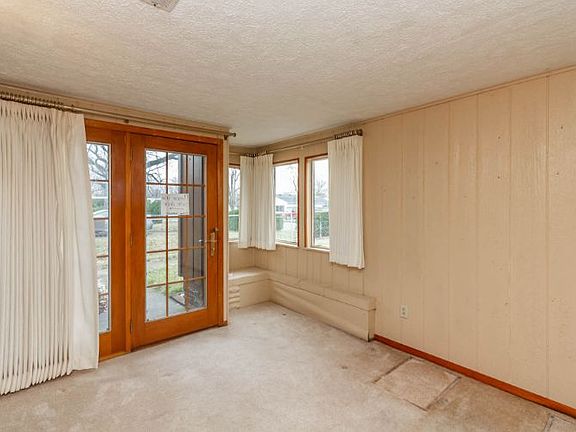 4th image of 2306 Walker Ave