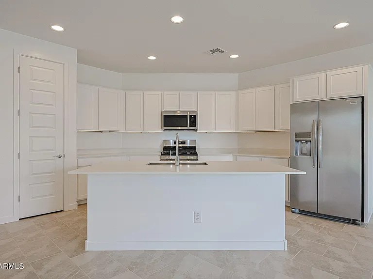 7832 W Hide Trl — Photo 2
