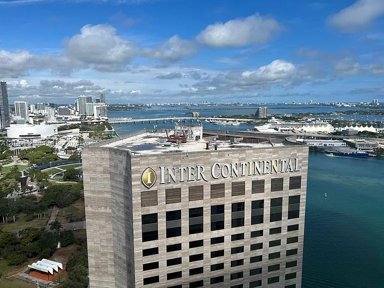 335 Biscayne Blvd #4200 — Photo 18
