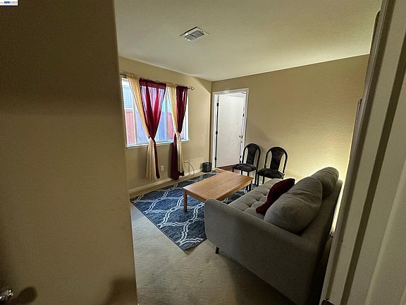 2nd image of 1013 Ridgeview Dr
