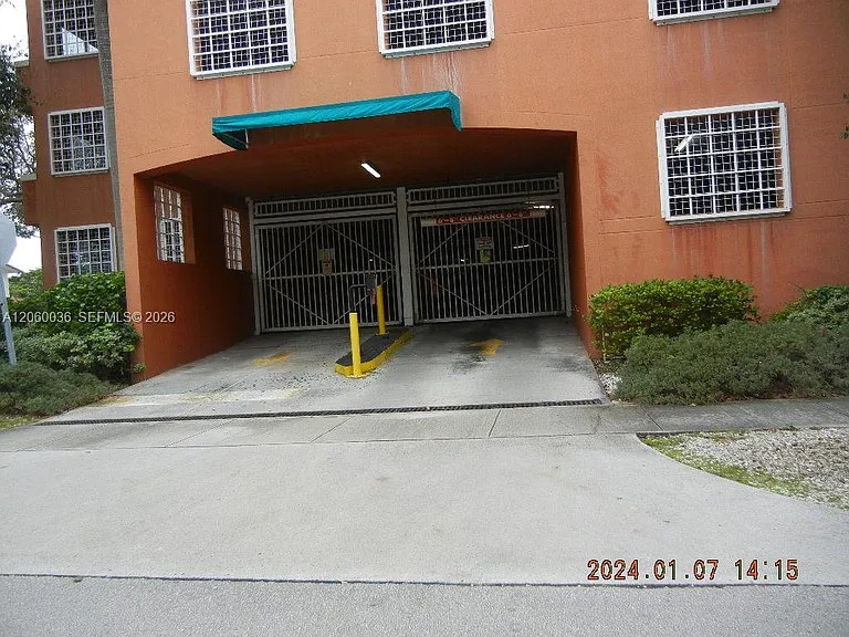 215 SW 42nd Ave #1007 — Photo 14