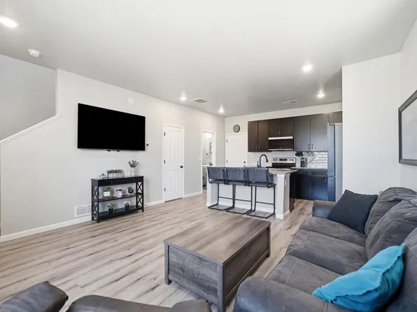 2391 Harlequin Pl, Johnstown, CO 80534