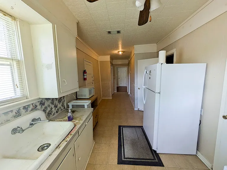 824 Llano St — Photo 5