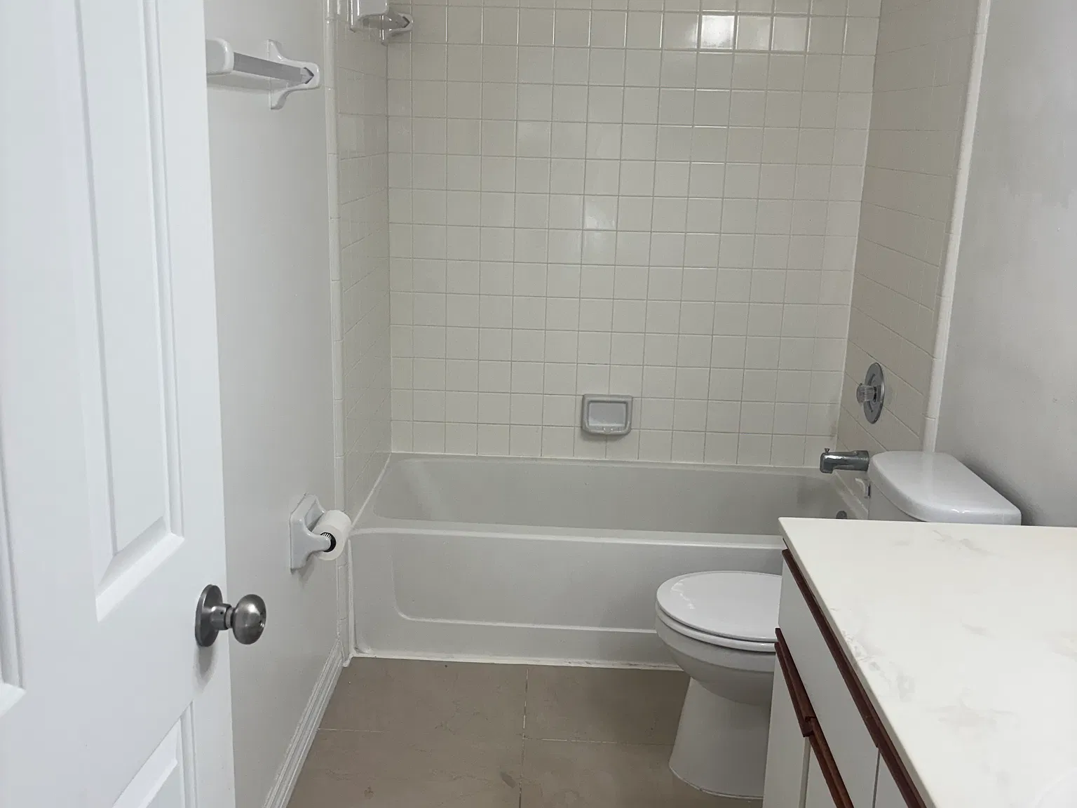 1 bed, 892 sqft, $1,750 — Photo 2