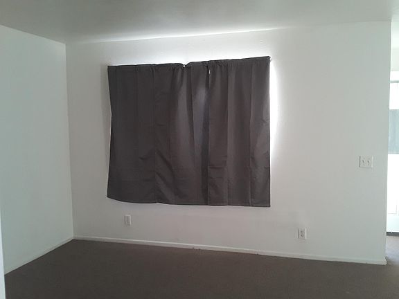 3rd image of 945 Gretna Green Way