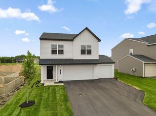 1055 Adamstown Dr, Rosemount, MN 55068