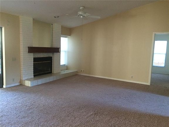 3rd image of 2627 Bridle Dr