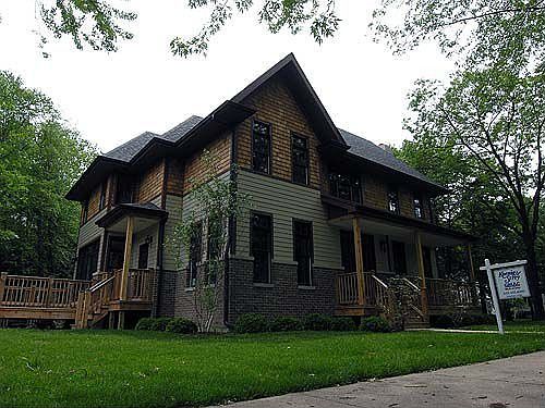 2nd image of 1144 Lake Ave