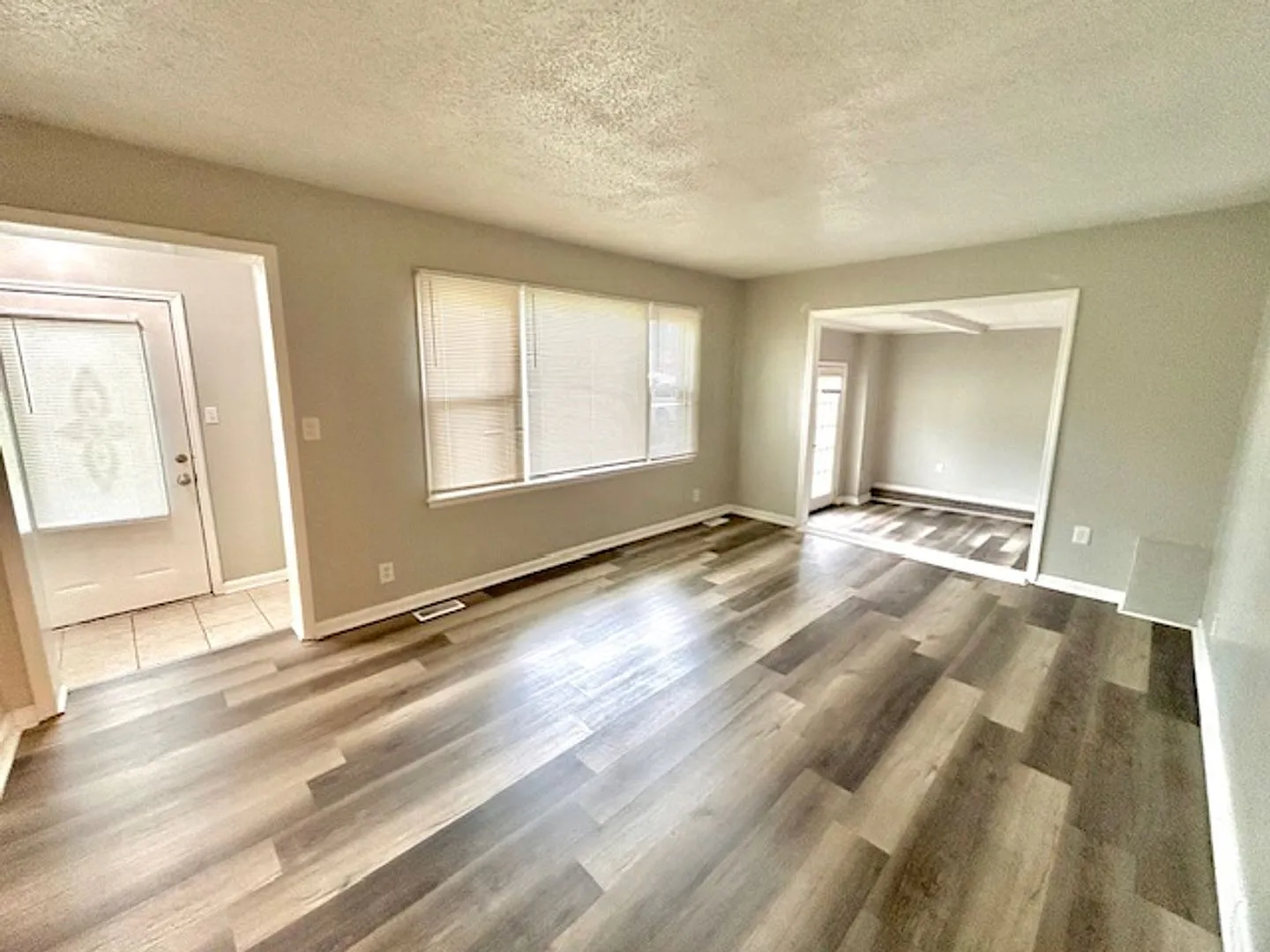 Lovely 3 Bedroom, 1.5 Bath with bonus room Available Now!- $1350 with a one-year commitment and t... — Photo 3