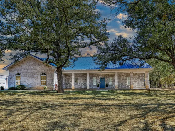 456 Center Hill Rd, Gainesville, TX 76240