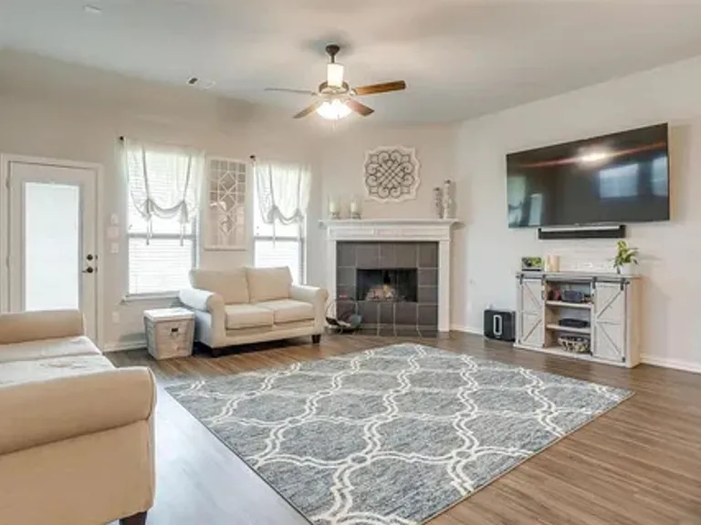 202 Camden St — Photo 12