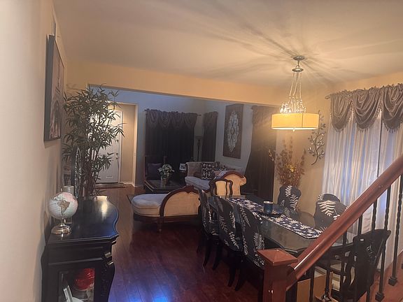 5th image of 2737 Lily St