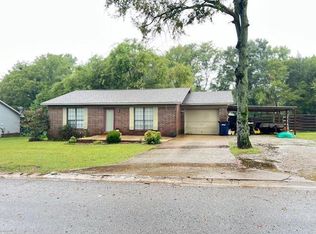 77 Walnut Heights Dr, Batesville, AR 72501