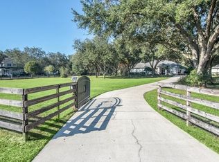 36821 Laurel Oaks Ln, Dade City, FL 33525