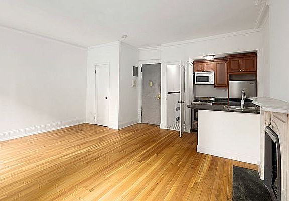 3rd image of 155 E 37th St APT 4A