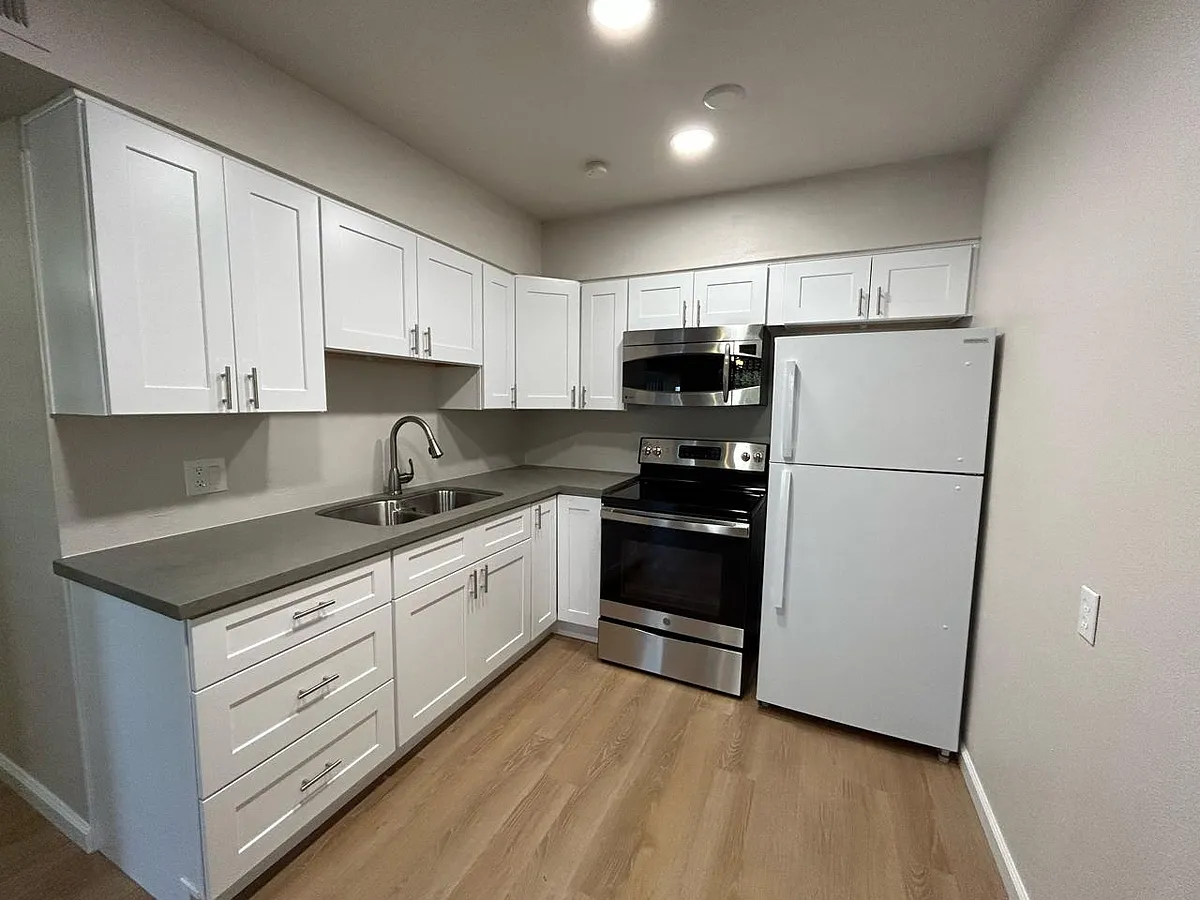 Building Photo - 2126 S Granada Dr #2
