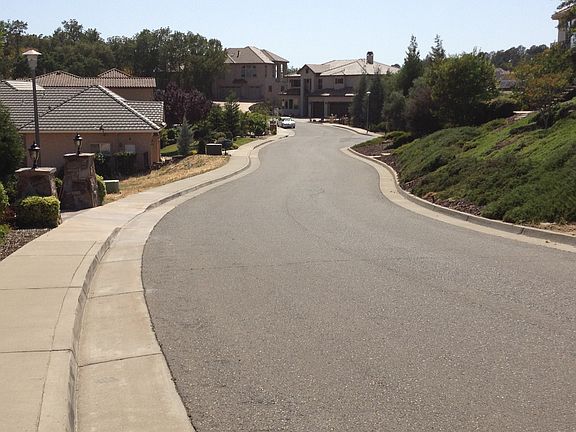 4th image of 605 Lakeridge Dr