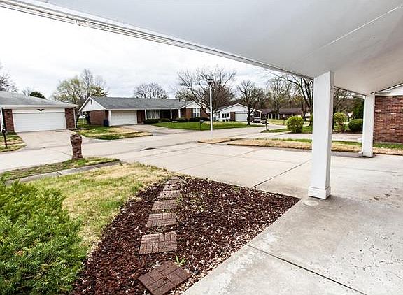 2nd image of 14523 Gravelle Ln