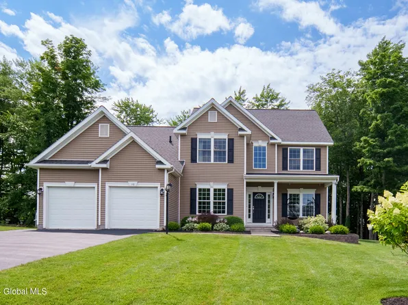 10 Ridgewood Drive, Halfmoon, NY 12118