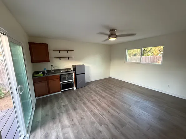1565 Chestnut Ave, Carlsbad, CA 92008