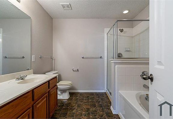 2nd image of 2109 Lone Pecan Dr
