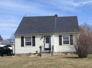 530 Webb Dr, Bay City, MI