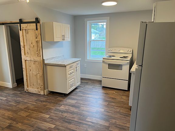2nd image of 604 E Oak St #2