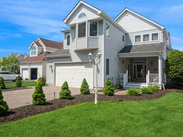 12 Spinnaker Lane #12, East Patchogue, NY 11772