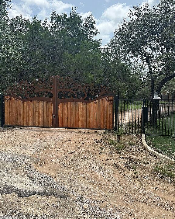 2nd image of 16207 Big Oak Cir