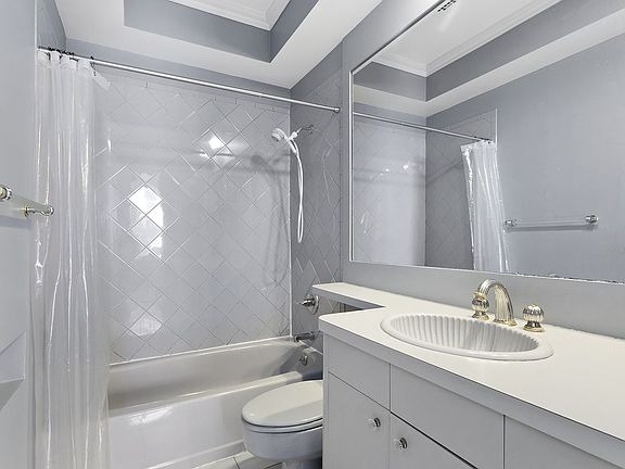 3rd image of 46 W 75th St APT 4