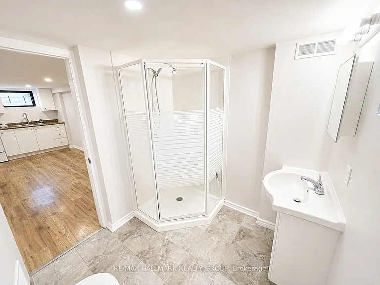172 Cobourg St #B — Photo 6