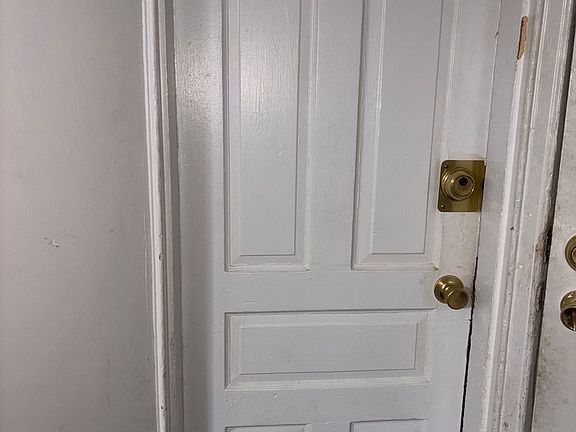 3rd image of 527 E Philadelphia St #1