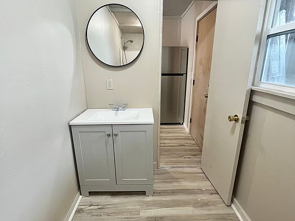 5th image of 602 W 10th St #608