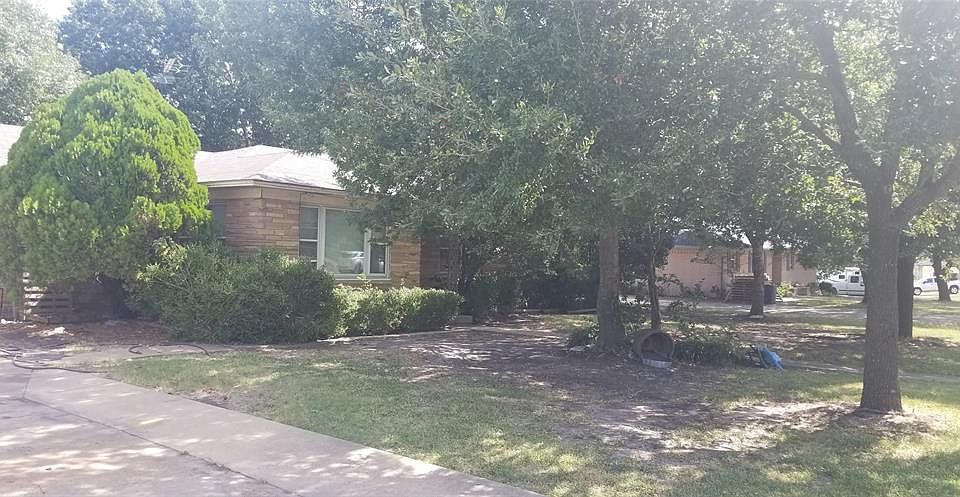 2nd image of 1414 Country Club Rd